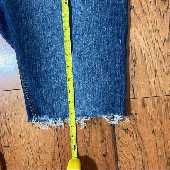 COOGI Denim Jean Shorts, Size 38 waist (approximately size 16) - Picture 6 of 7